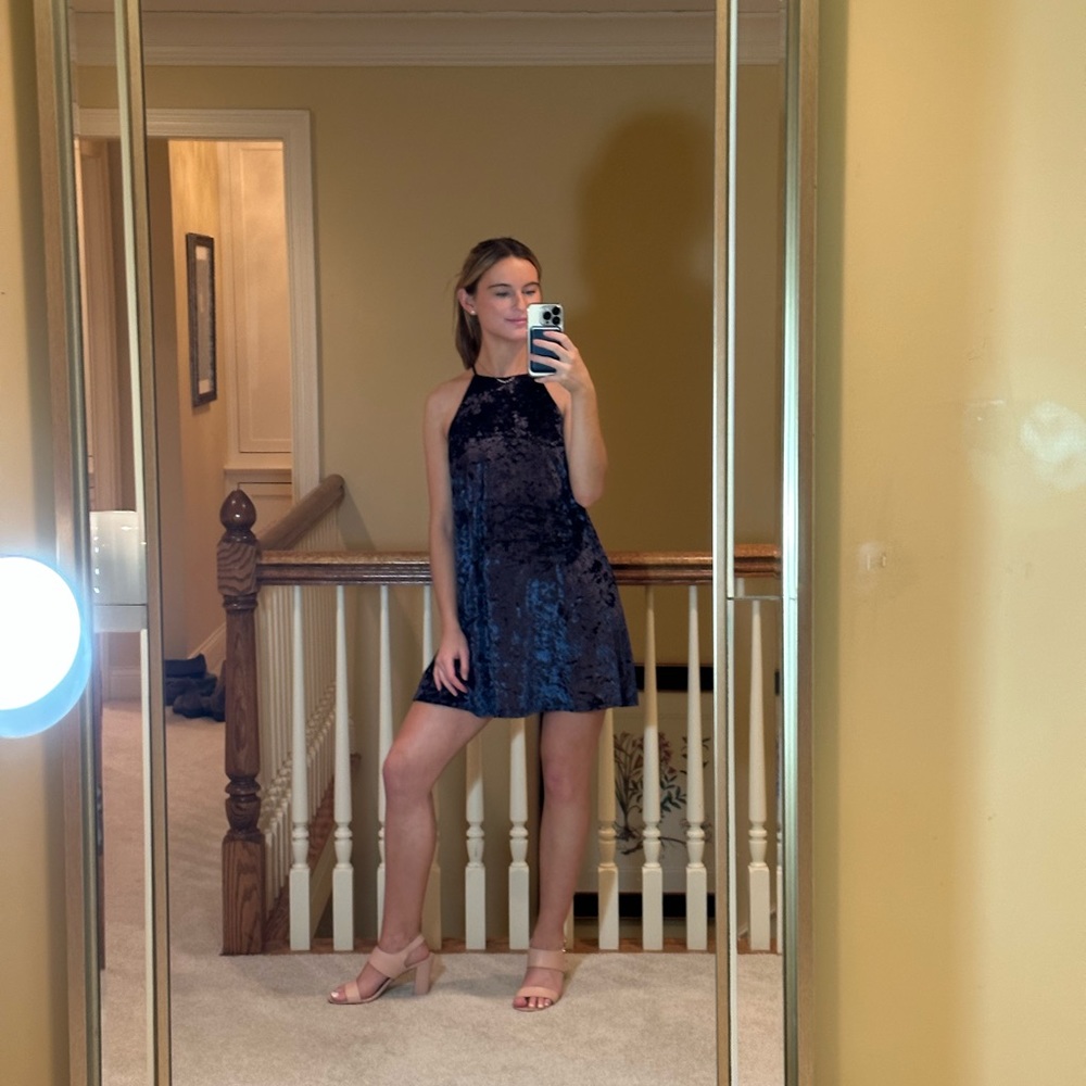 Sugar and Lips High Neck Velvet Mini Shift Dress (XS, Navy)